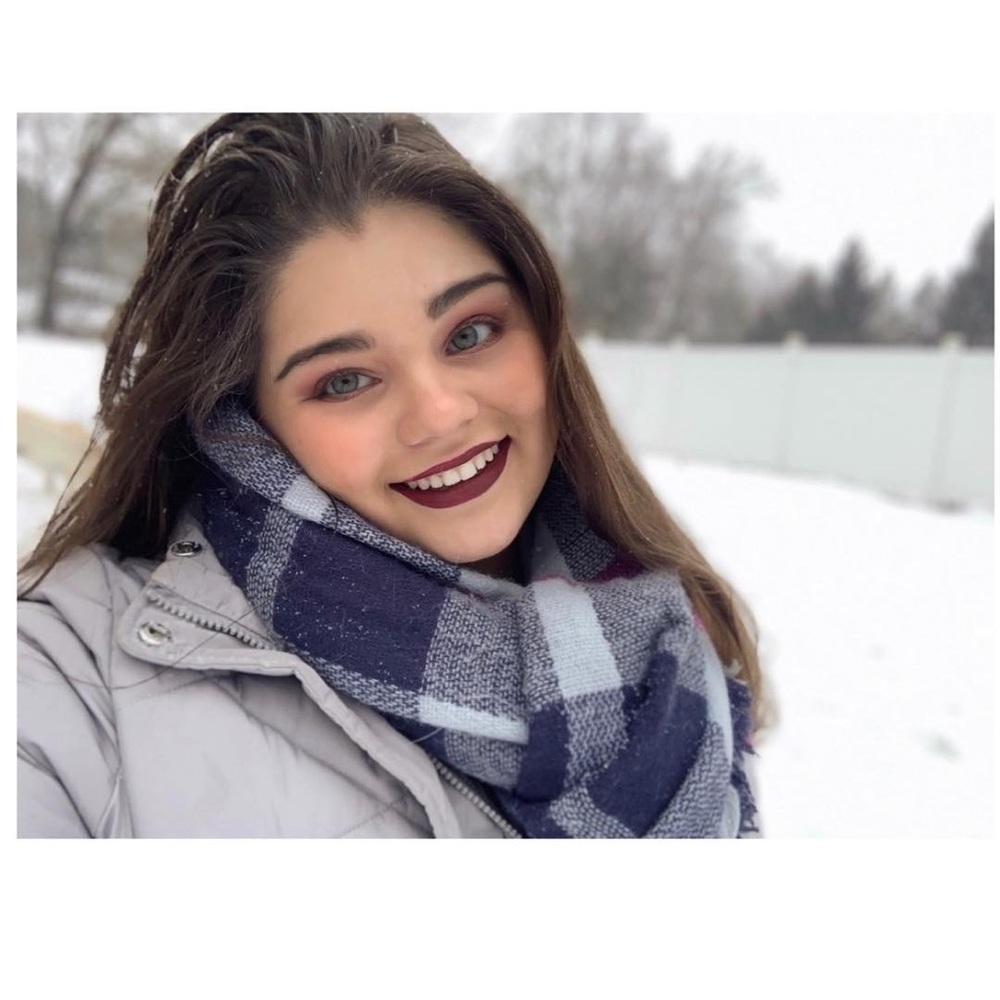 Meet Your Posher, Christina